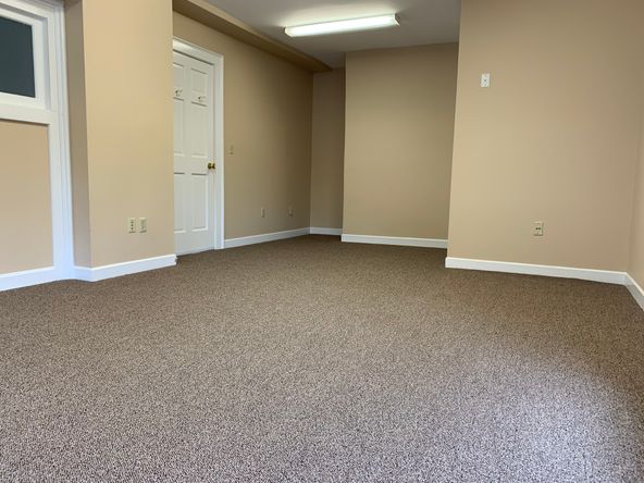 Amesbury Building : 100 Main St, Amesbury, MA 01913